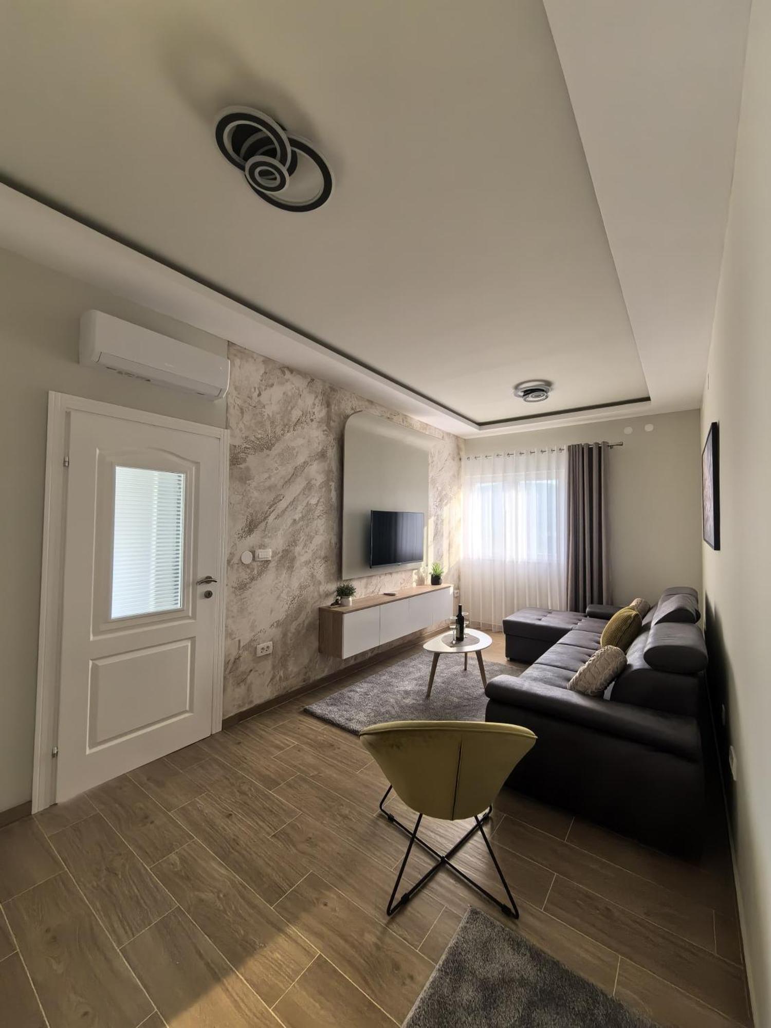 Ferienwohnung Sunny Hill - Parking - Fenced Garden - Luxury Loft Kotor Exterior foto