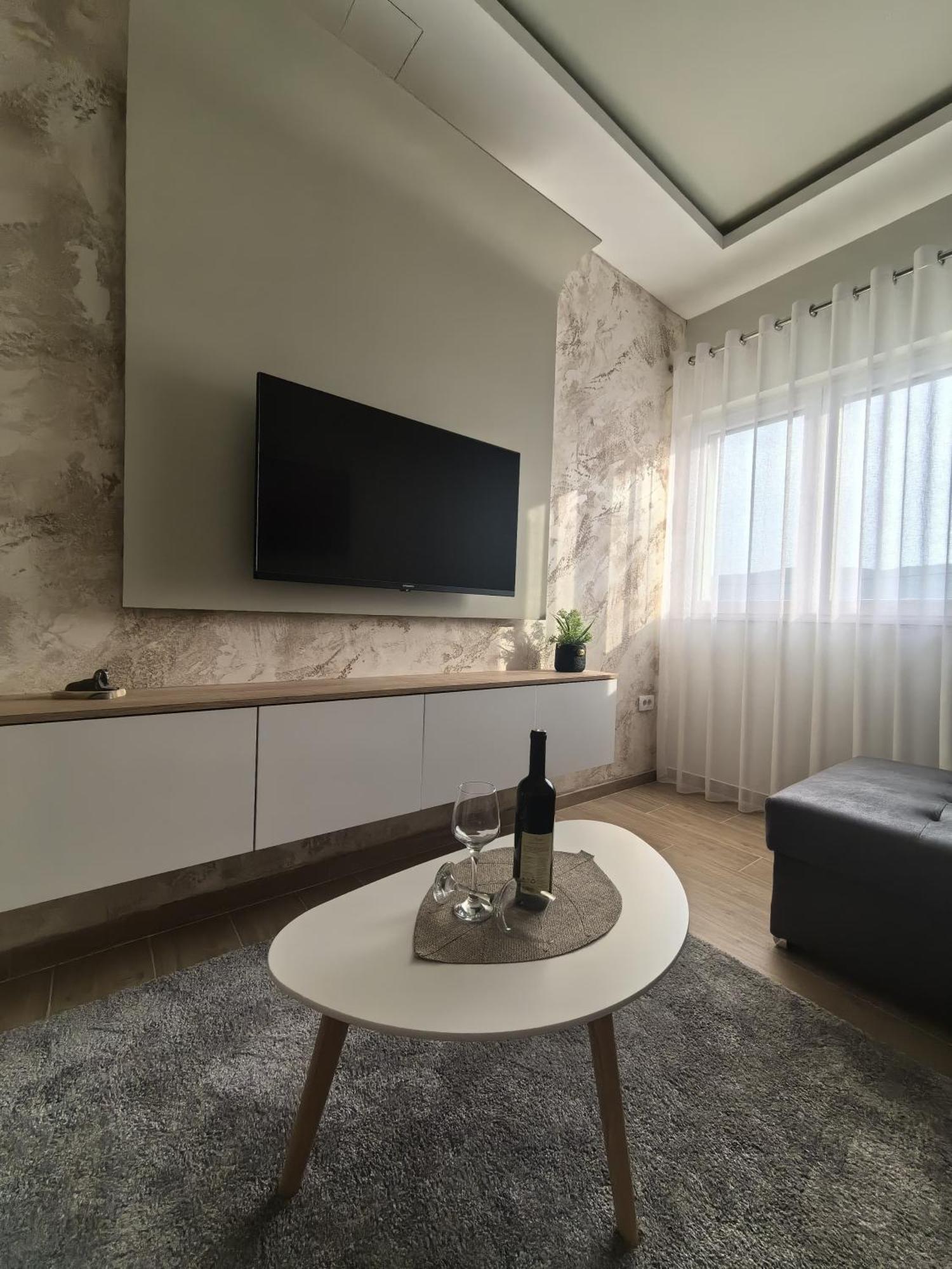 Ferienwohnung Sunny Hill - Parking - Fenced Garden - Luxury Loft Kotor Exterior foto